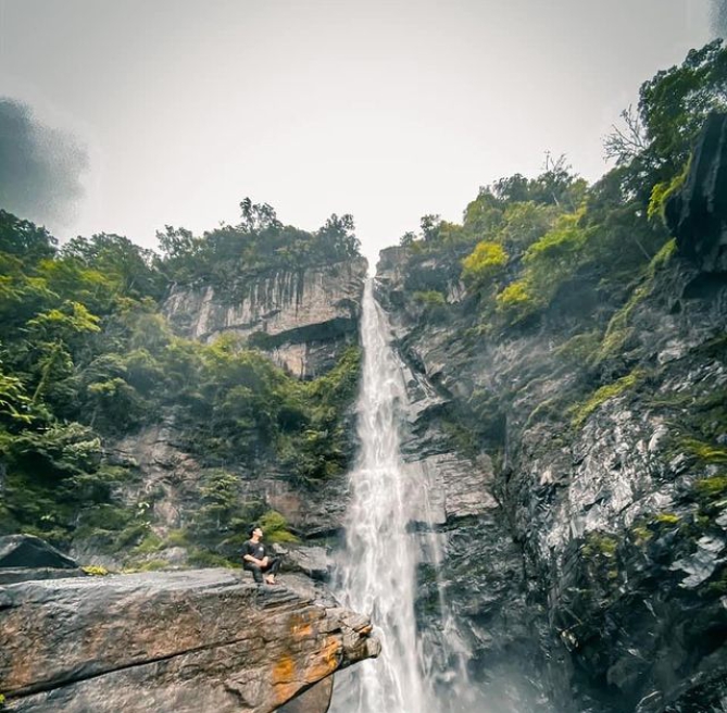 Hang Dong waterfall bathing tour