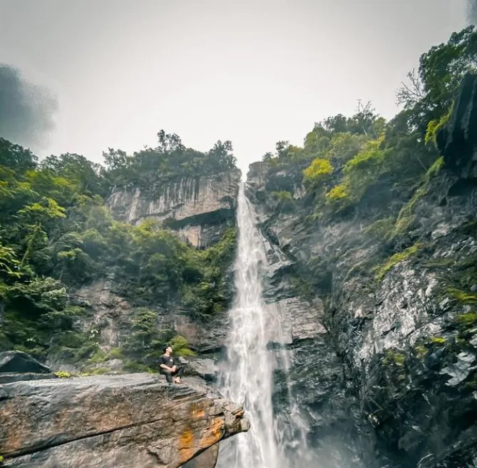 Hang Dong waterfall bathing tour