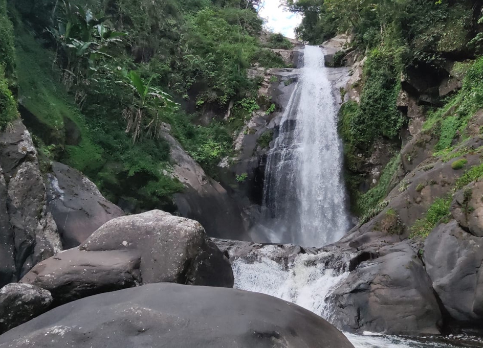 7:30AM - 8:15AM: Di chuyển tới Thác Háng Đồng